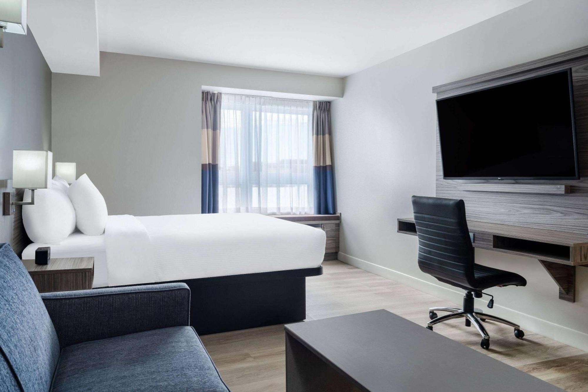 Microtel Inn & Suites By Wyndham Kanata Ottawa West エクステリア 写真