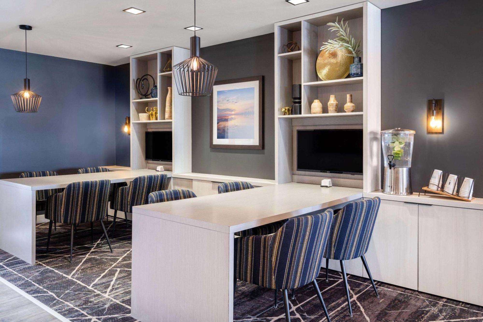 Microtel Inn & Suites By Wyndham Kanata Ottawa West エクステリア 写真