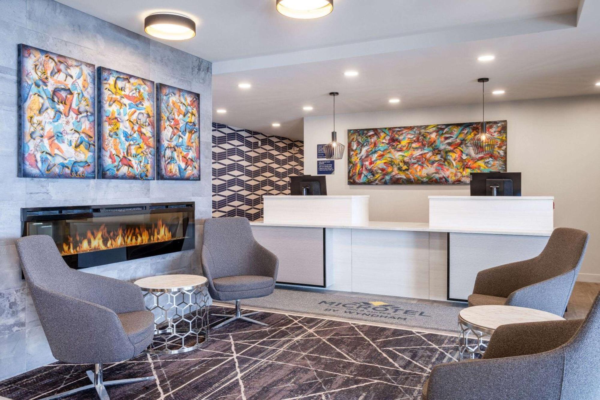 Microtel Inn & Suites By Wyndham Kanata Ottawa West エクステリア 写真