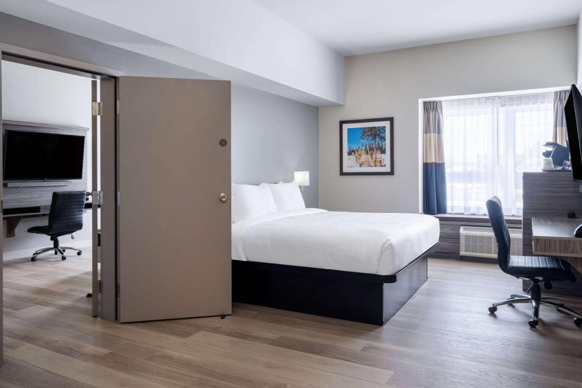 Microtel Inn & Suites By Wyndham Kanata Ottawa West エクステリア 写真