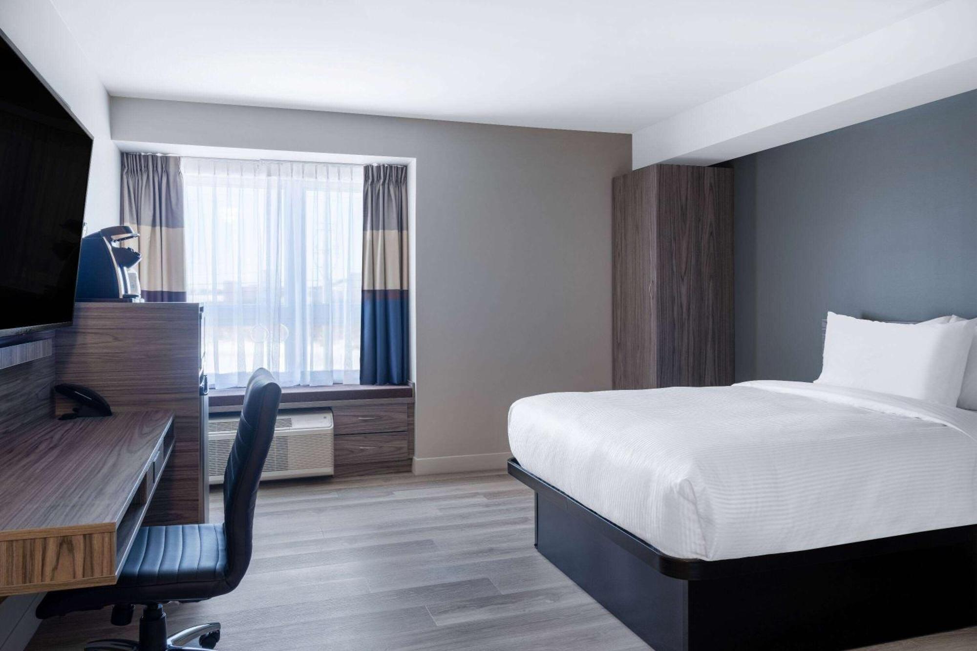 Microtel Inn & Suites By Wyndham Kanata Ottawa West エクステリア 写真