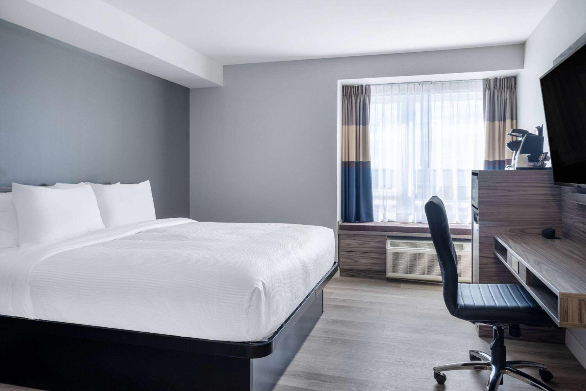 Microtel Inn & Suites By Wyndham Kanata Ottawa West エクステリア 写真