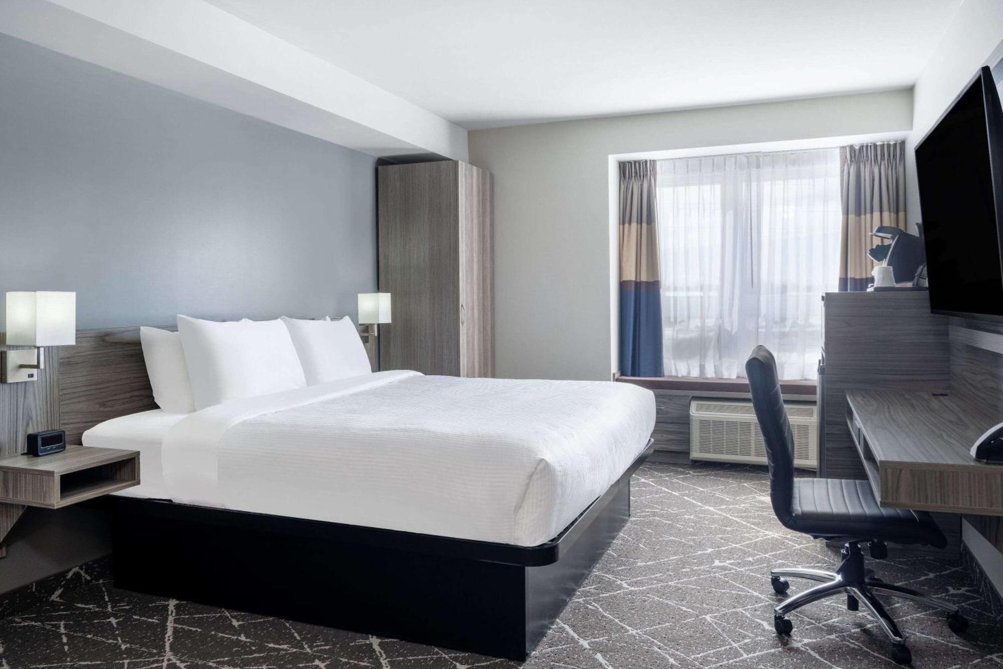 Microtel Inn & Suites By Wyndham Kanata Ottawa West エクステリア 写真